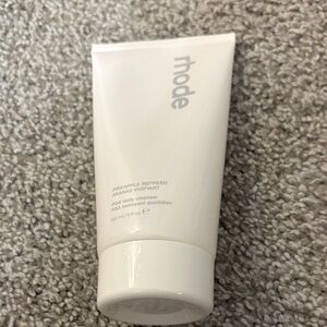 RHODE Pineapple Refresh Daily Cleanser - White